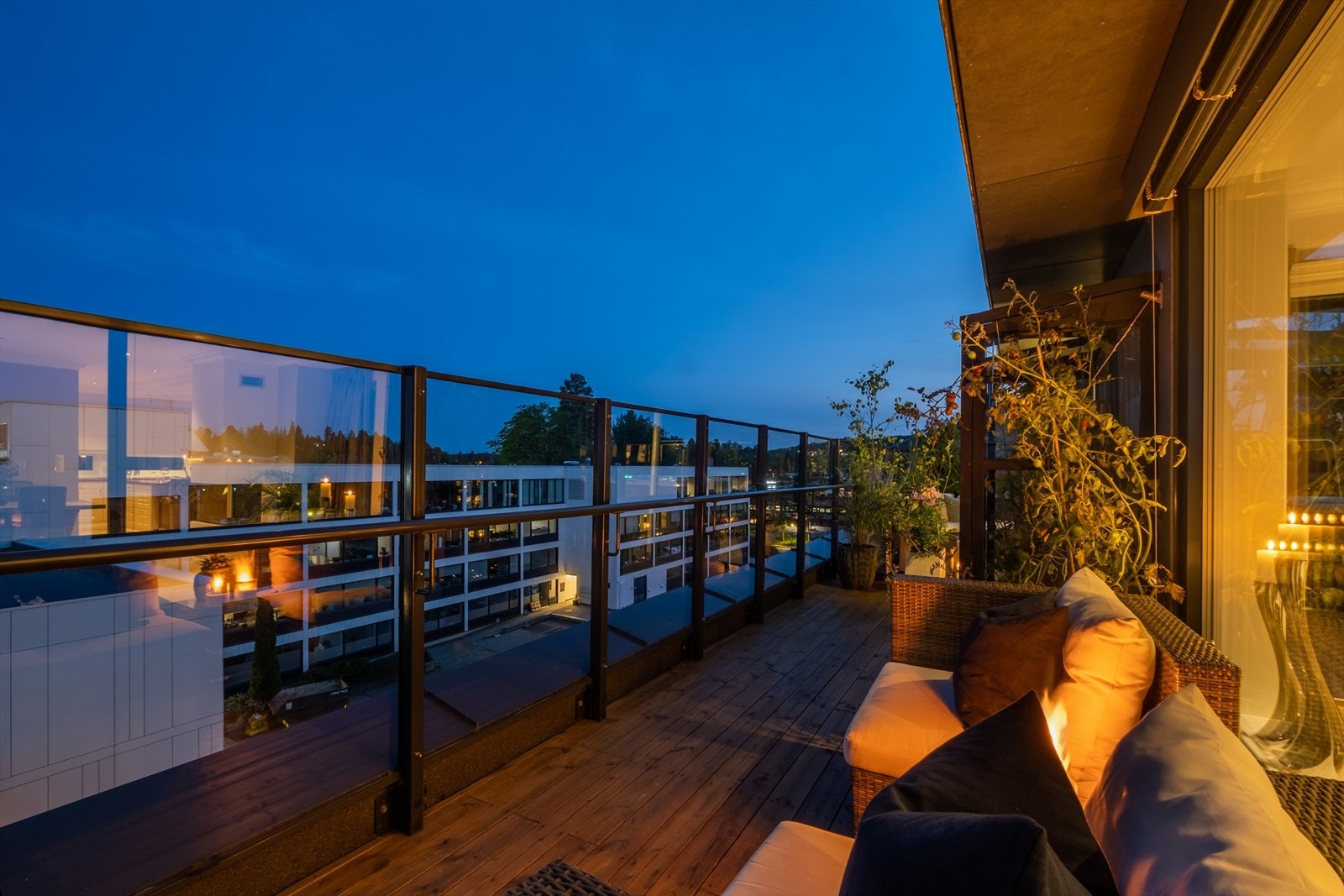 Området er meget attraktivt og barnevennlig, med kort vei til alt man trenger i hverdagen. Marka og en rekke fritidsaktiviteter ligger også i umiddelbar nærhet. Galleribilde