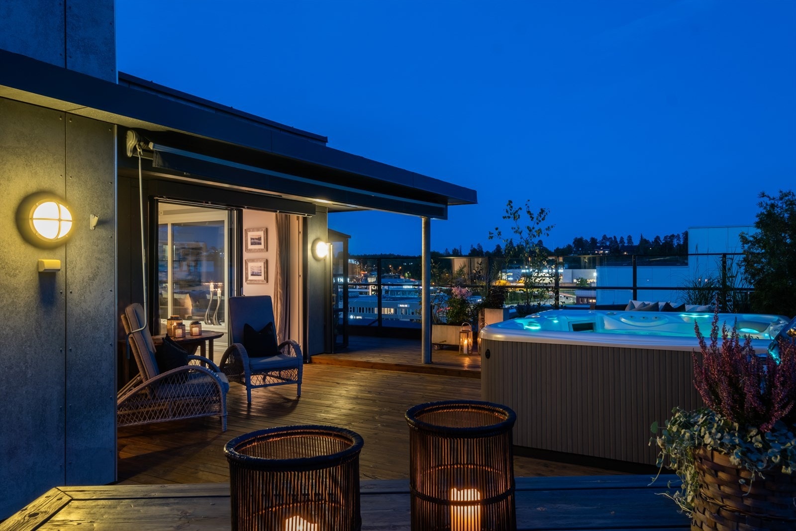 Kveldsstemning fra takterrassen. Galleribilde