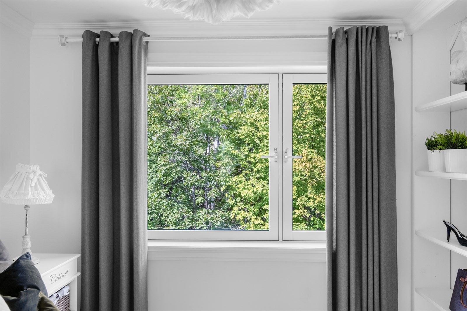 Flott og naturskjønn utsikt fra soverom nr. 2 Galleribilde