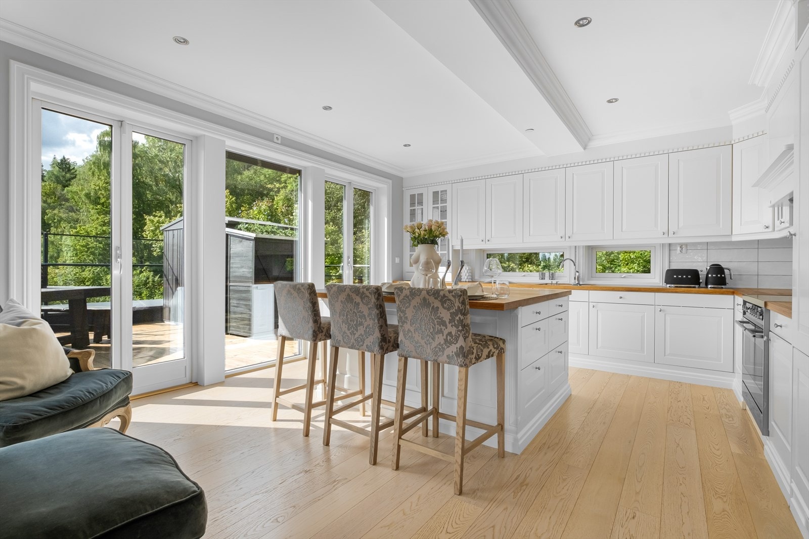 Kjøkken med kjøkkenøy, fra Sigdal kjøkken (Herregård). Galleribilde