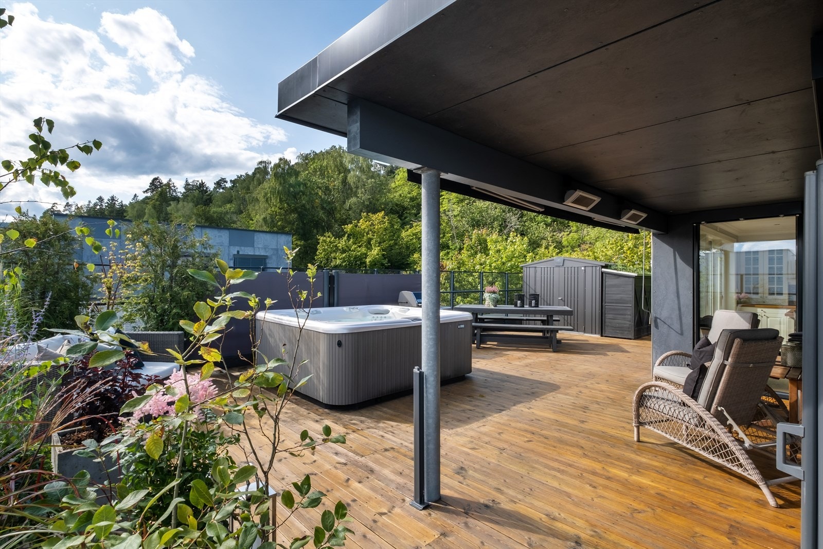 Markiser er monter og flott å ha på de ekstra varme dagene. Galleribilde