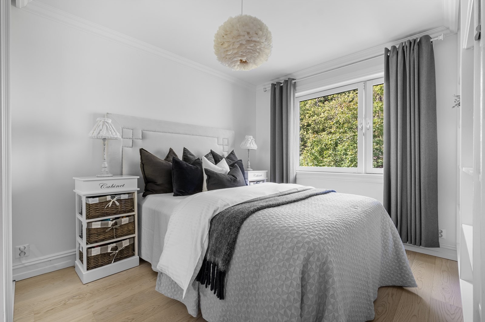 Leiligheten har 2 tiltalende soverom av god størrelse. Soverom nr. 2 har skyvedørsgarderobe og god plass til dobbeltseng, kommode, nattbord etc. Galleribilde