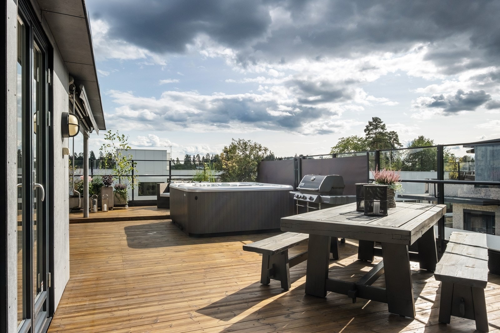 Den fantastiske takterrassen er på ca. 87 kvm, med solbading fra morgen til kveld. Galleribilde