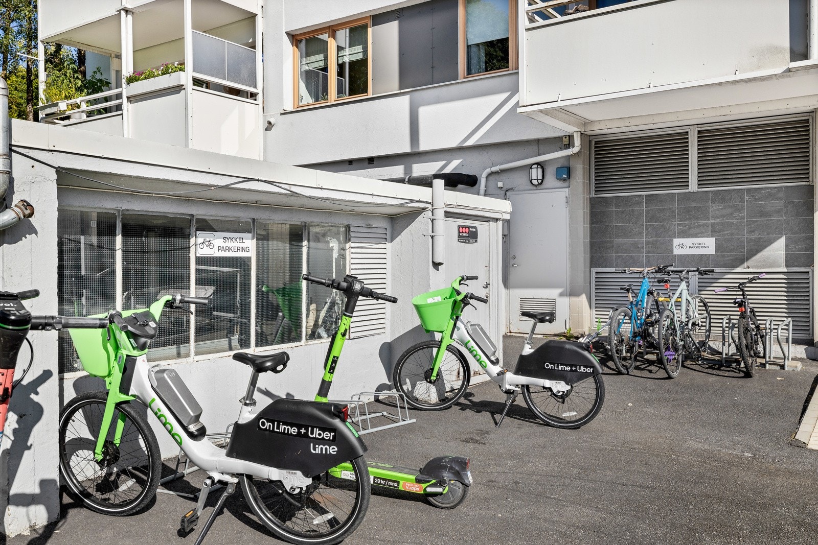 Eiendommen ligger like ved Grefsen skole, og har nærhet til både marka, barnehager, offentlig kommunikasjon og gode servicetilbud. Galleribilde