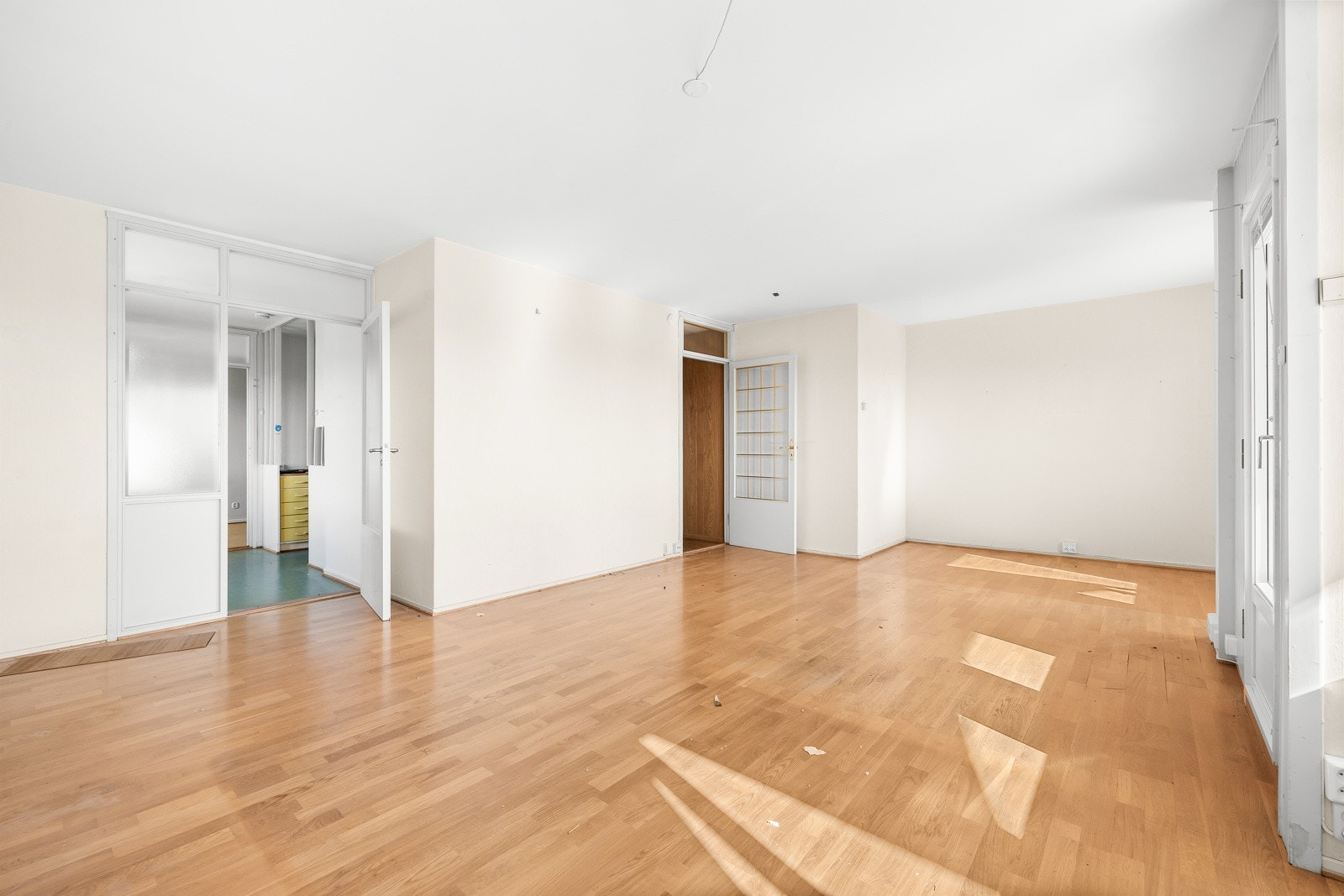 Stuen kan enkelt deles inn i flere praktiske soner. Galleribilde