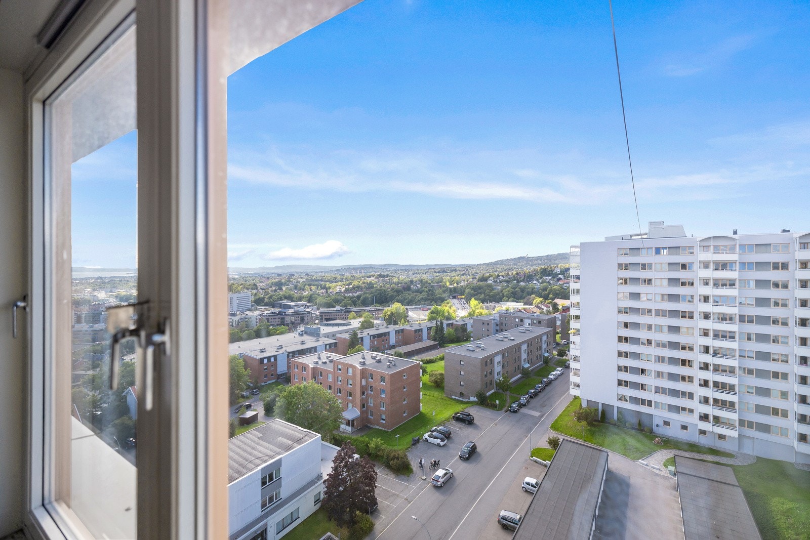 Leiligheten disponerer i tillegg to kjellerboder på hhv. 2 m² og 4 m², merket nr. 1107. Galleribilde