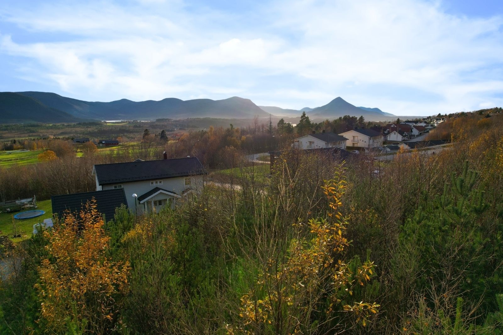 Utsikt mot sør-vest. Meget gode solforhold! Galleribilde