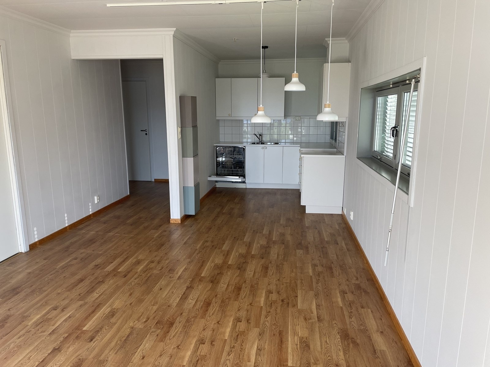 Åpen kjøkkenløsning mot stue Galleribilde