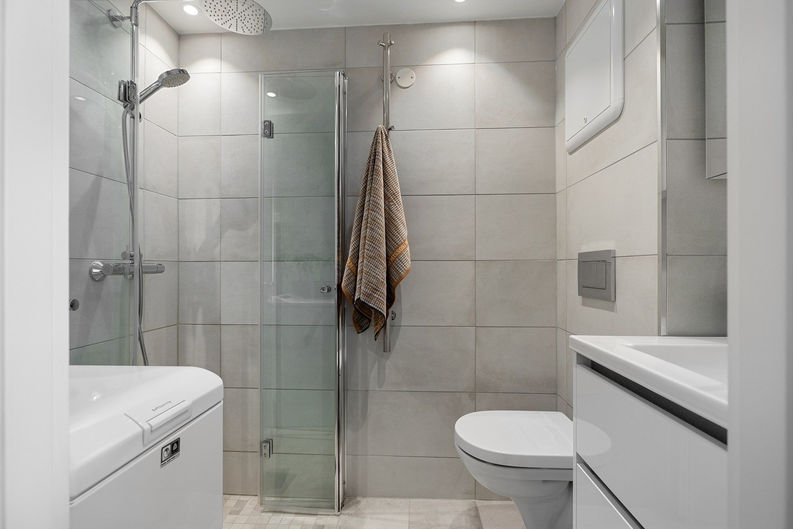 Nytt, lekkert bad fra 2018. Badet er pusset opp i regi av forrige eier. Galleribilde