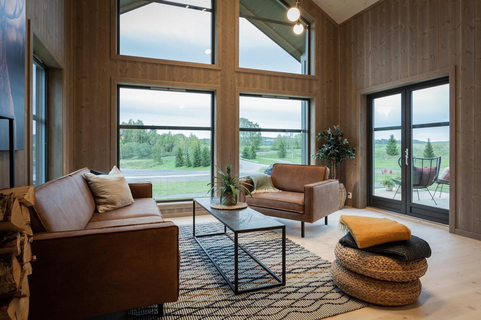 Nyt utsikten i den fantastiske stua! Foto fra Polar 110 visningshytte på Hellerudsletta Galleribilde