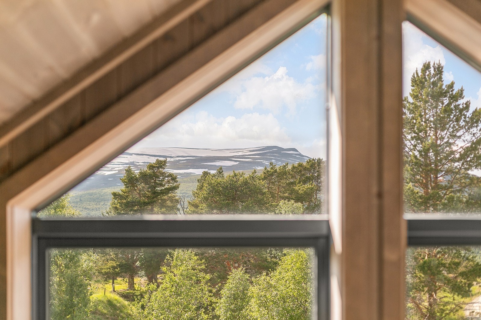 Storhornet er kanskje det mest kjente fjellet på Oppdal og er et naturlig blikkfang fra begge etasjer Galleribilde