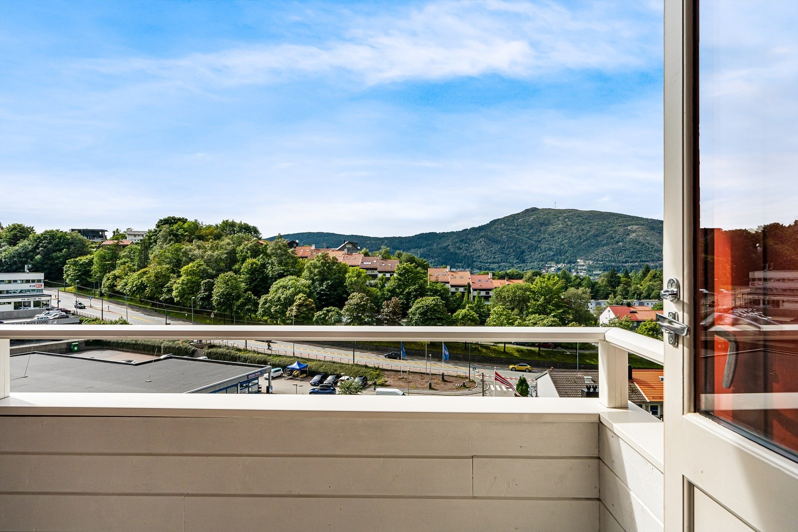 Terrasse på 5,3 m² med flott utsikt og mye sol! Galleribilde