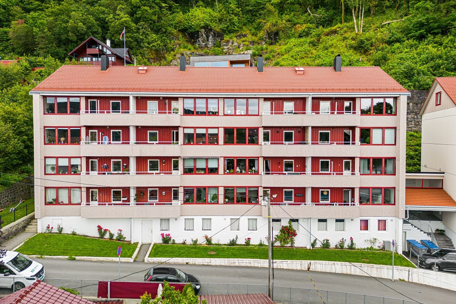 Sofus Madsens vei 11 har en optimal beliggenhet for deg som vil bo super sentralt på Landås. Galleribilde