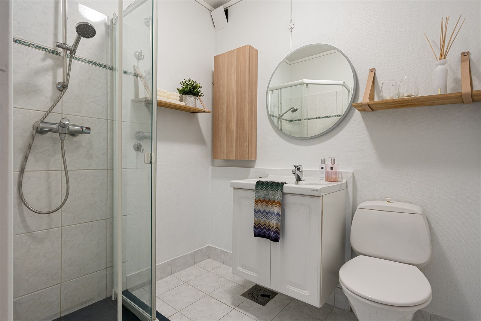 Baderom med varmekabler på gulv. Galleribilde