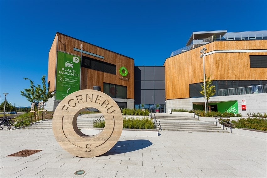 Kort gangavstand unna finner du Fornebu S med over 80 butikker og spisesteder Galleribilde