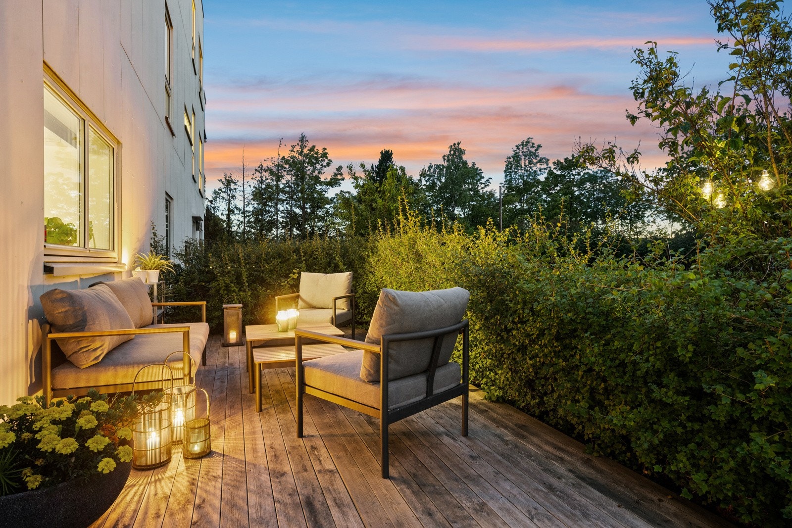 Boligen ligger fint til på hjørnet i 4. etasje og har derfor både balkong og markterrasse Galleribilde