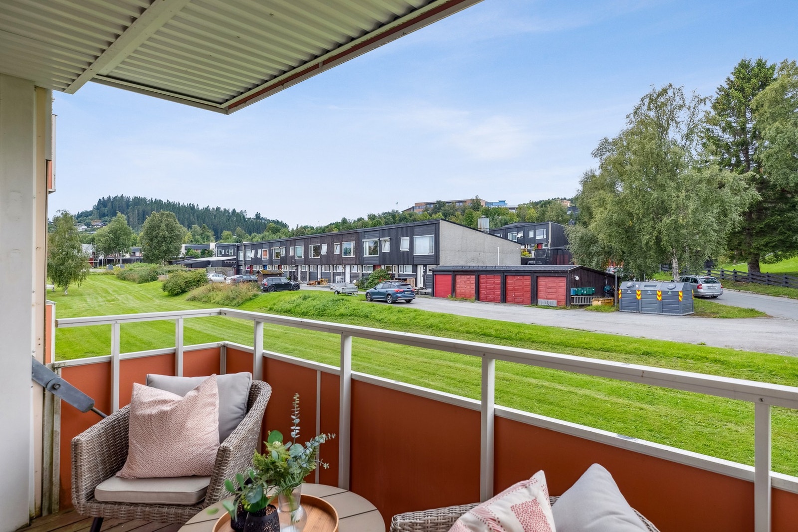 Velkommen til Johan Falkbergets vei 9 A En pen 3-roms leilighet med vestvendt veranda, gode solforhold og fin utsikt. Galleribilde