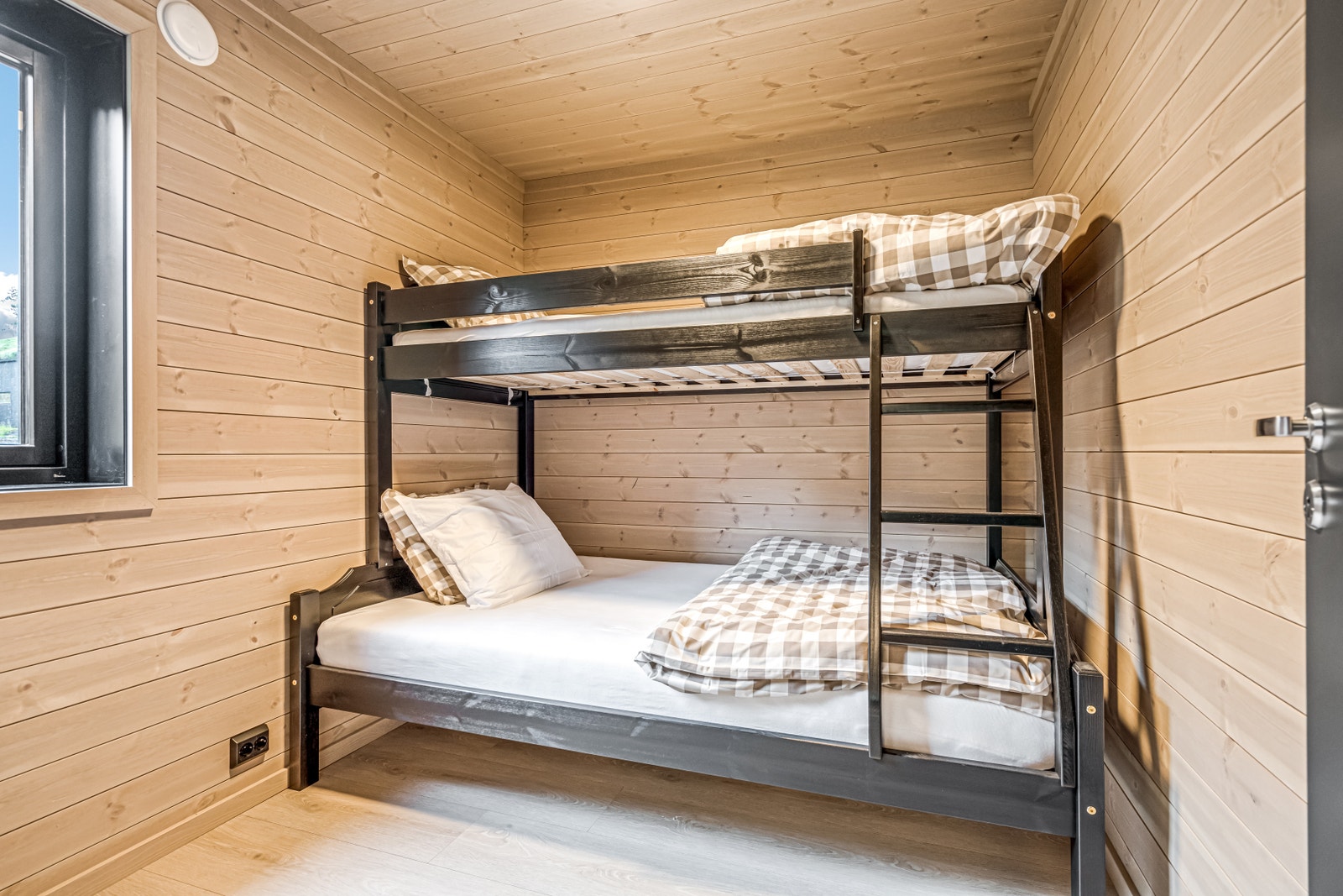 Soverom 2 - her er det tiltenkt køyseng 2+1, men kan innredes etter behov Galleribilde