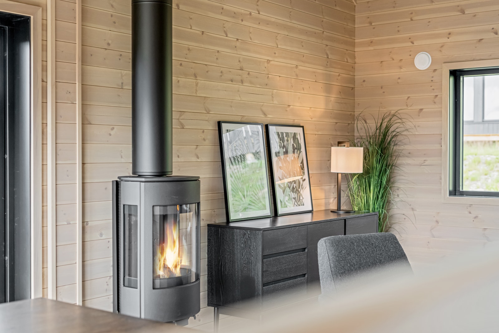 Stue - flott ovn og tv krok Galleribilde