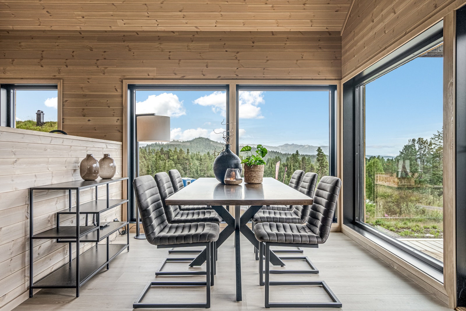 Stue - fin spisestuedel med flott utsikt Galleribilde