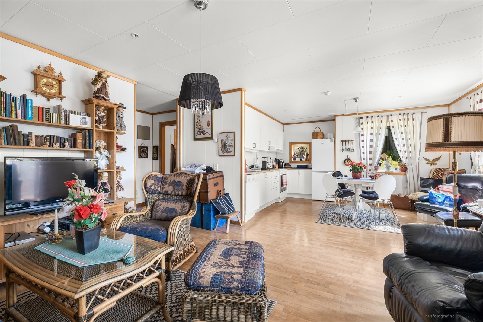 Stue med åpen kjøkken løsning Galleribilde