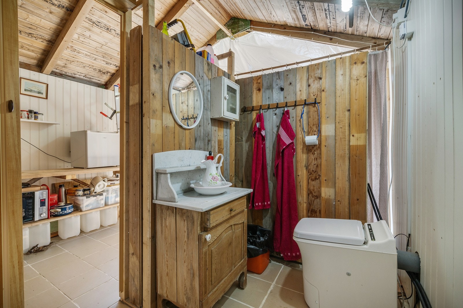 "toalettrommet" - Cinderella forbrenningstoalett medfølger salget. Galleribilde