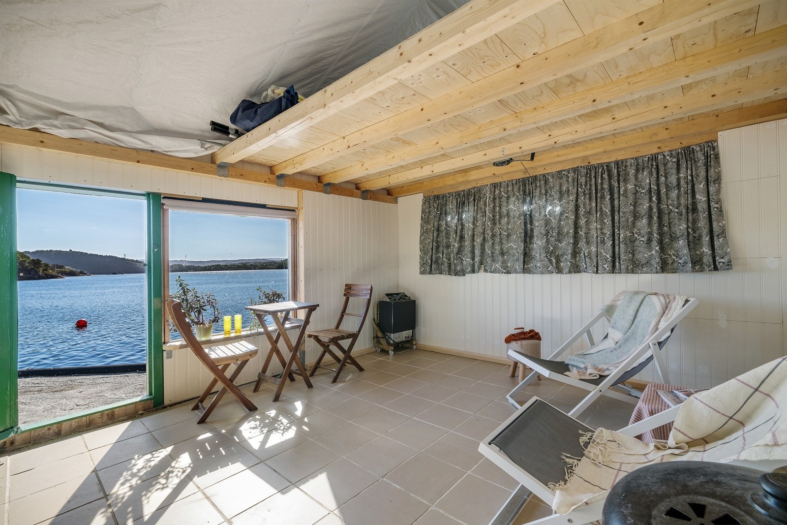 Det er lagt varmekabler i hele naustet Galleribilde