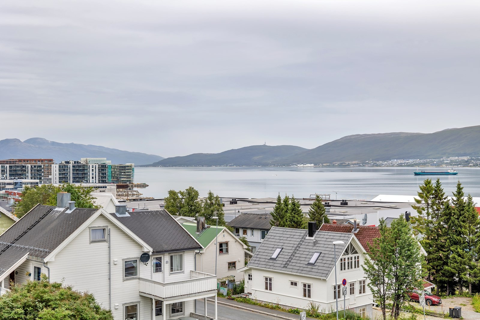 Panoramablikk over Tromsøysundet