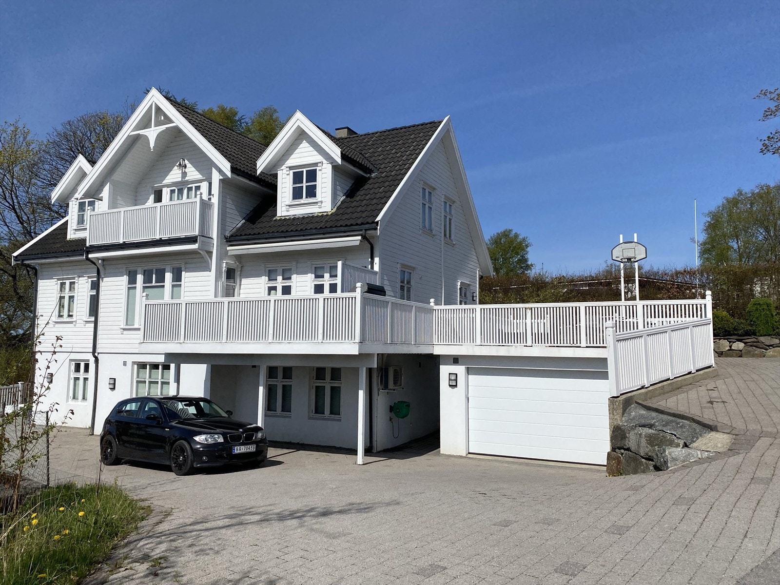 Velkommen til Welcome to Austråttbakken 47.jpg Galleribilde