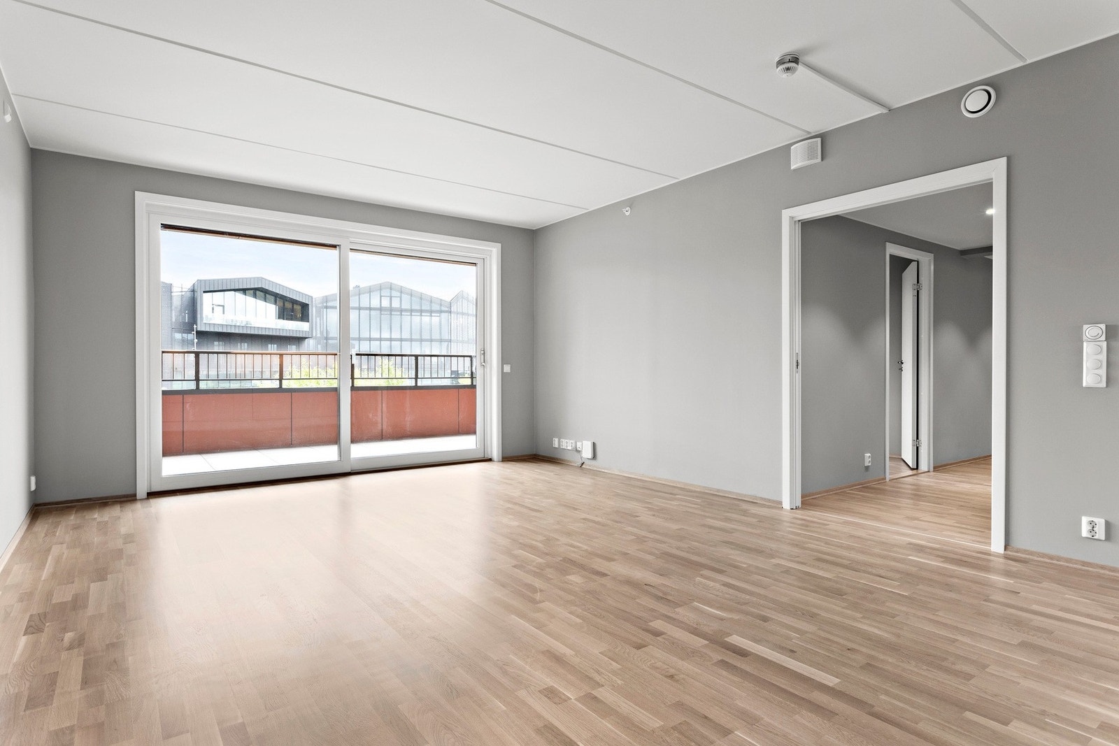 Stue - skyvedør til terrassen. Galleribilde