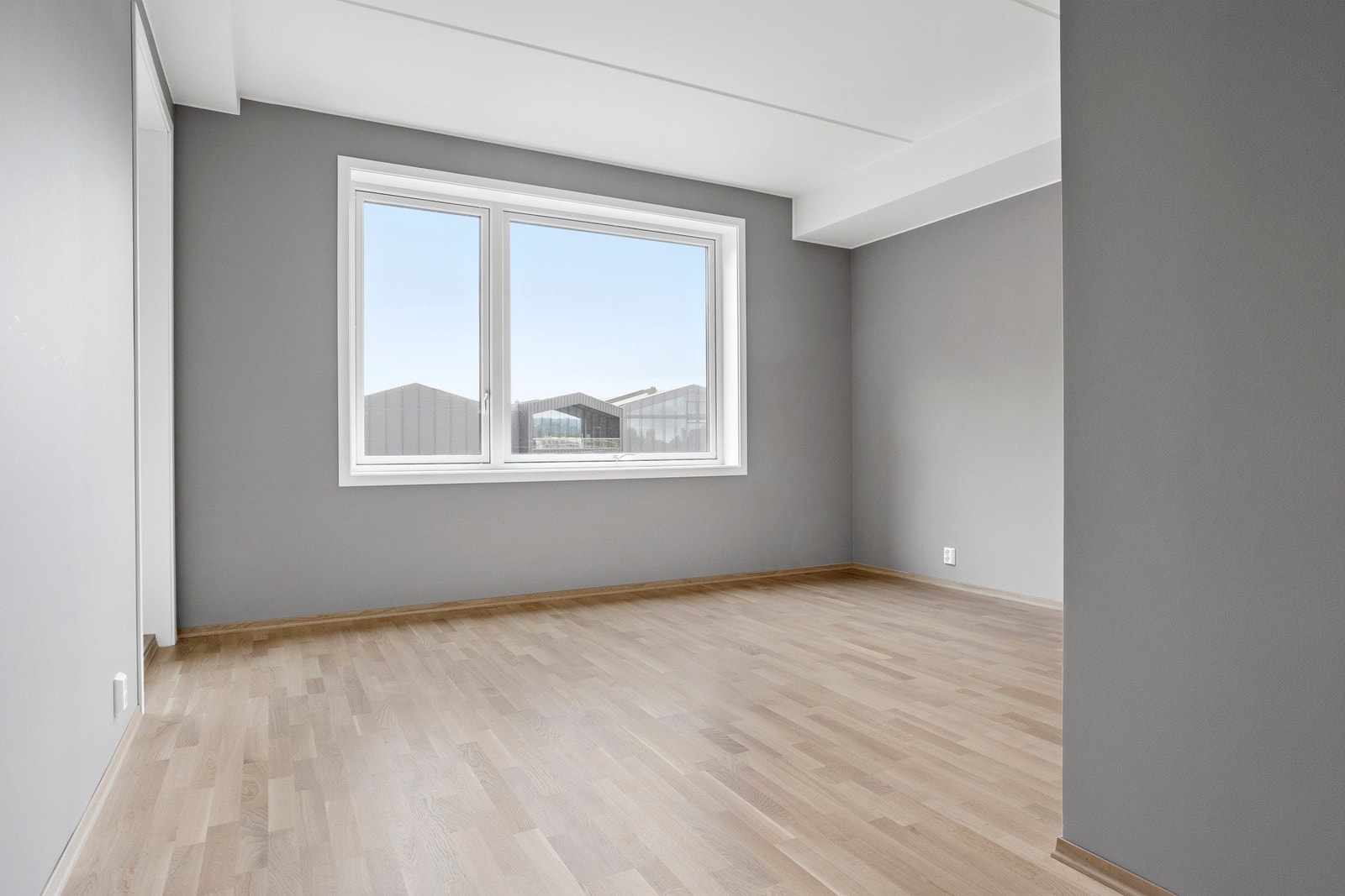 Leiligheten har 2 soverom, hvor begge er malt i lune fargetoner. Galleribilde