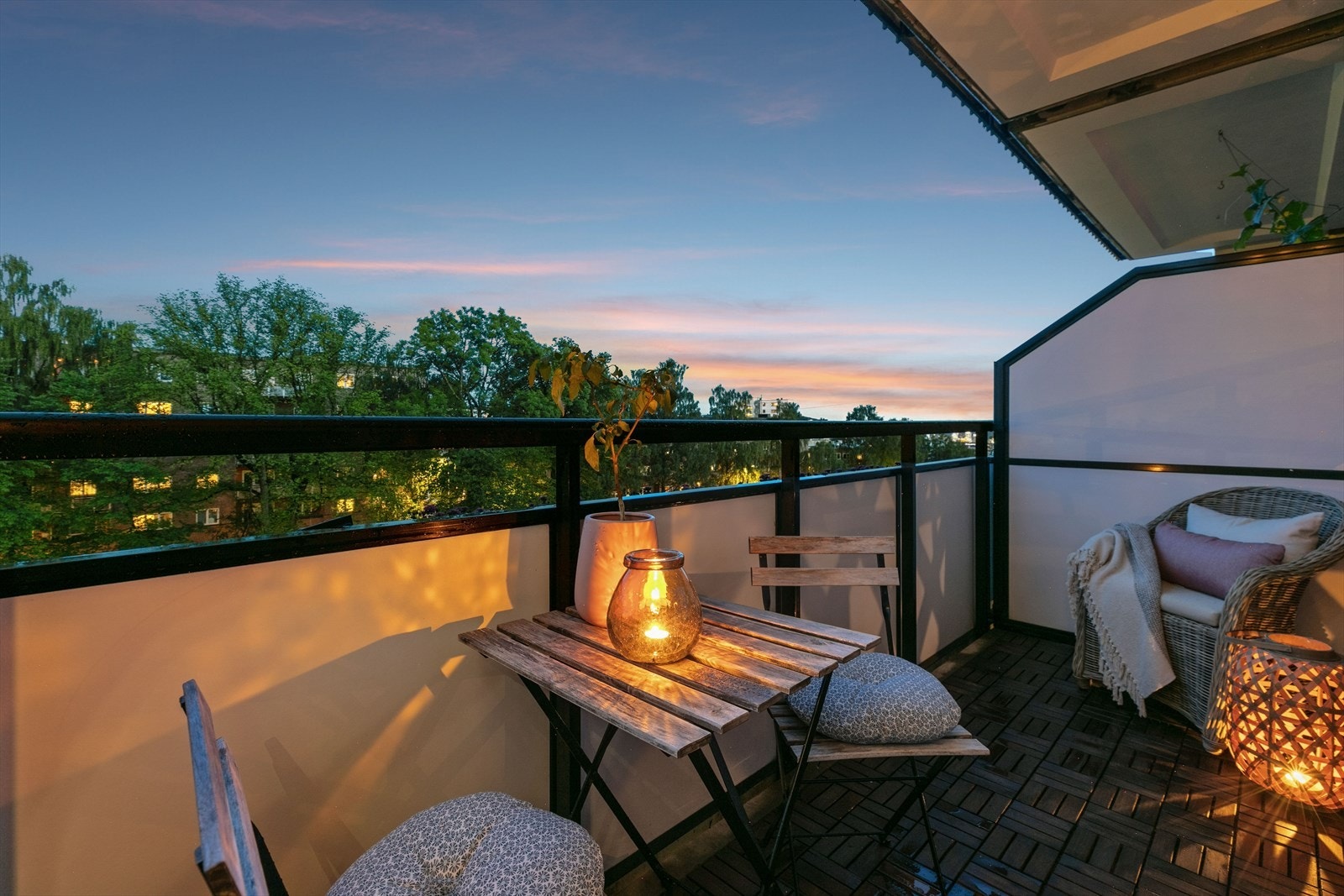 Kveldsbilde av balkongen Galleribilde