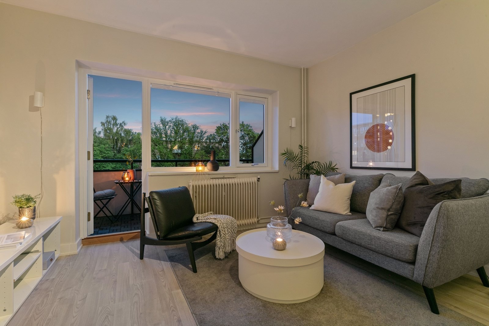 Kveldsbilde av stuen Galleribilde