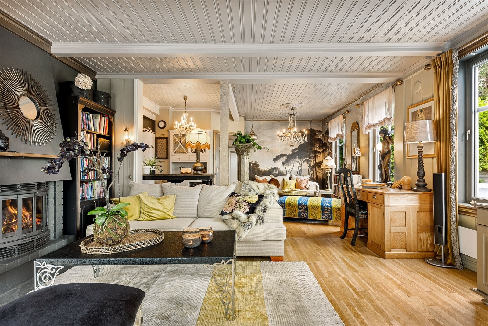 Det er gode romløsninger i begge etasjer og det er utført flere påkostninger de seneste årene Galleribilde