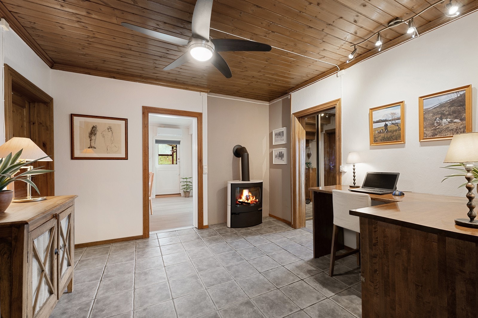 Gangens størrelse byr på flere møbleringsmuligheter. Kanskje er det her hjemmekontoret får sin plass. Galleribilde