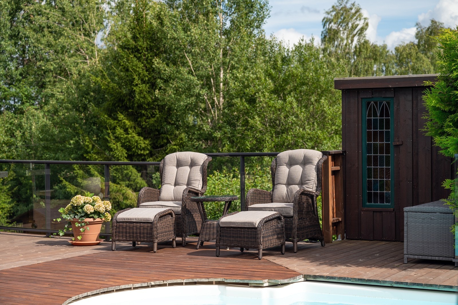 I 2012 ble det oppført to uteboder. Den ene i tilknytning til terrassen/bassenget. Galleribilde