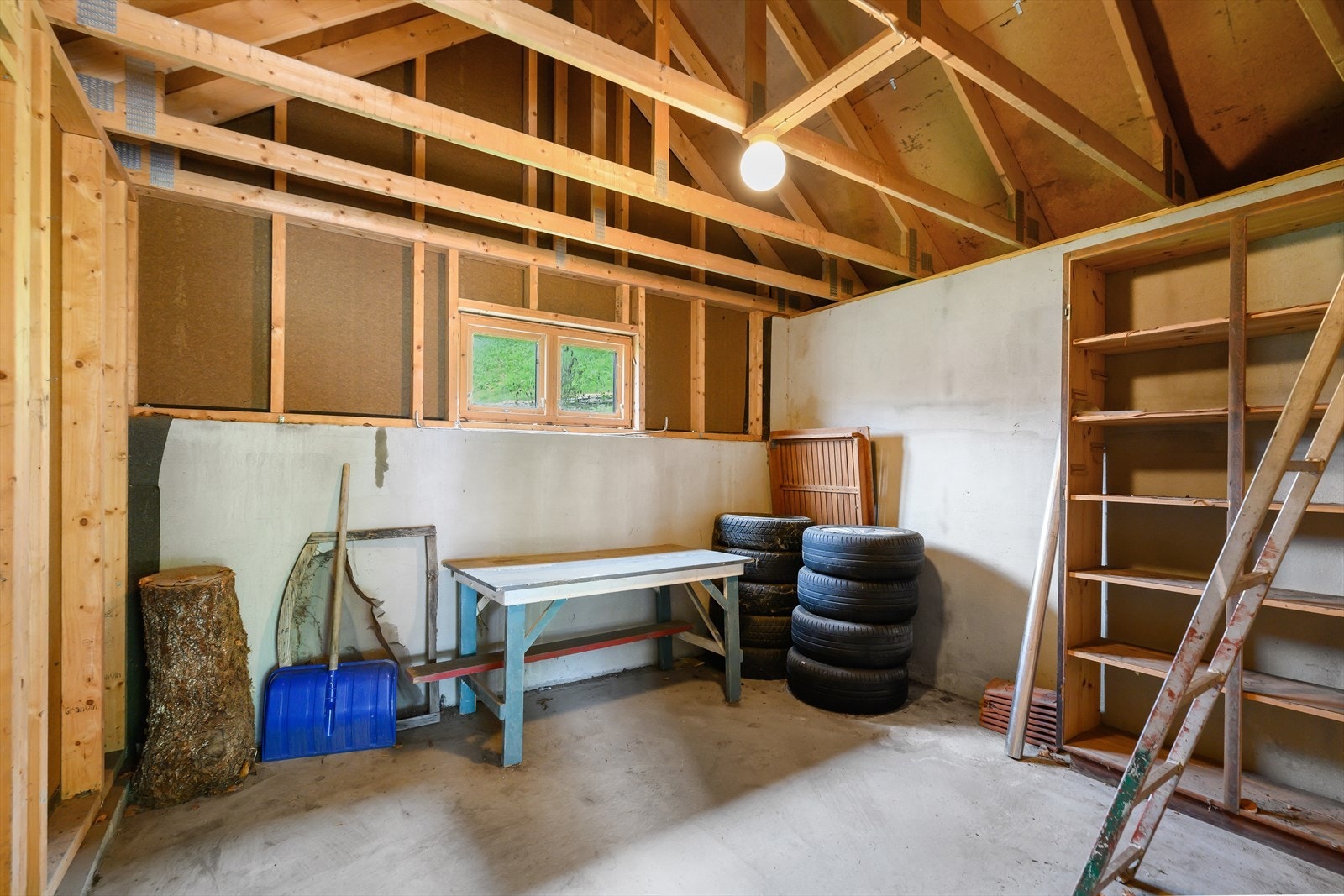 Bod i garasjen Galleribilde