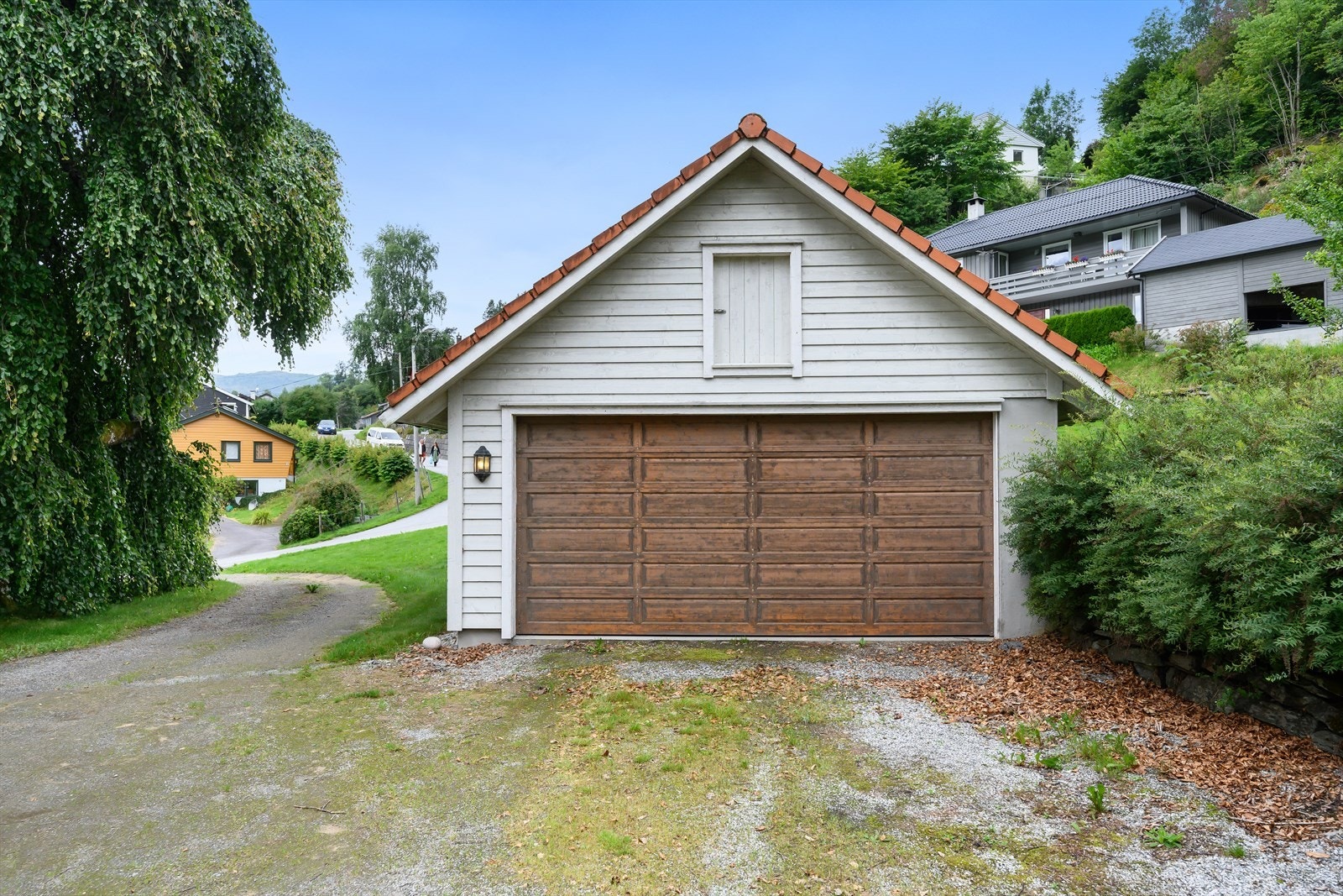 Garasje fra ca. 2001 med bod Galleribilde