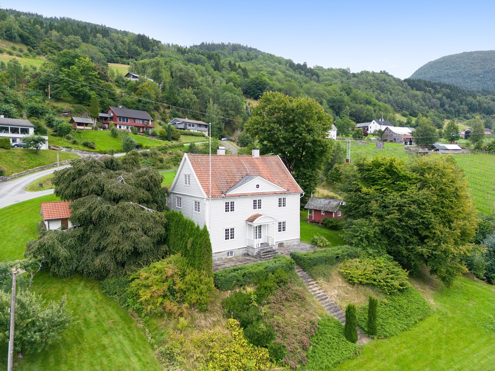 Nydelig enebolig tegnet av Ark. Ole Landmark Galleribilde