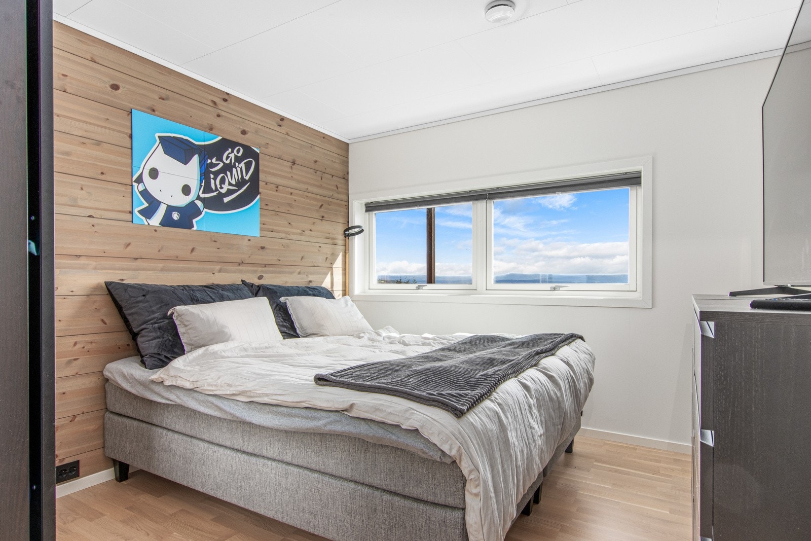 Boligen inneholder 3 romslige soverom - to stk. i 1. etasje og ett i 2. etasje. Galleribilde