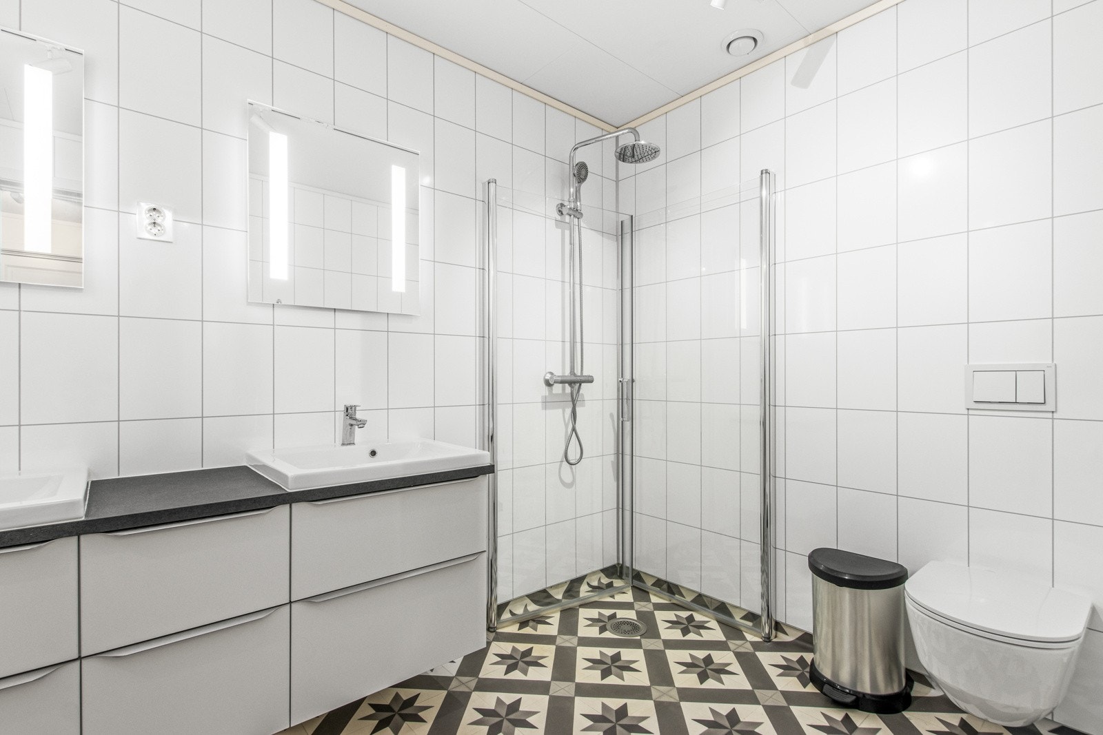 Lekkert bad i 1. etasje. Galleribilde