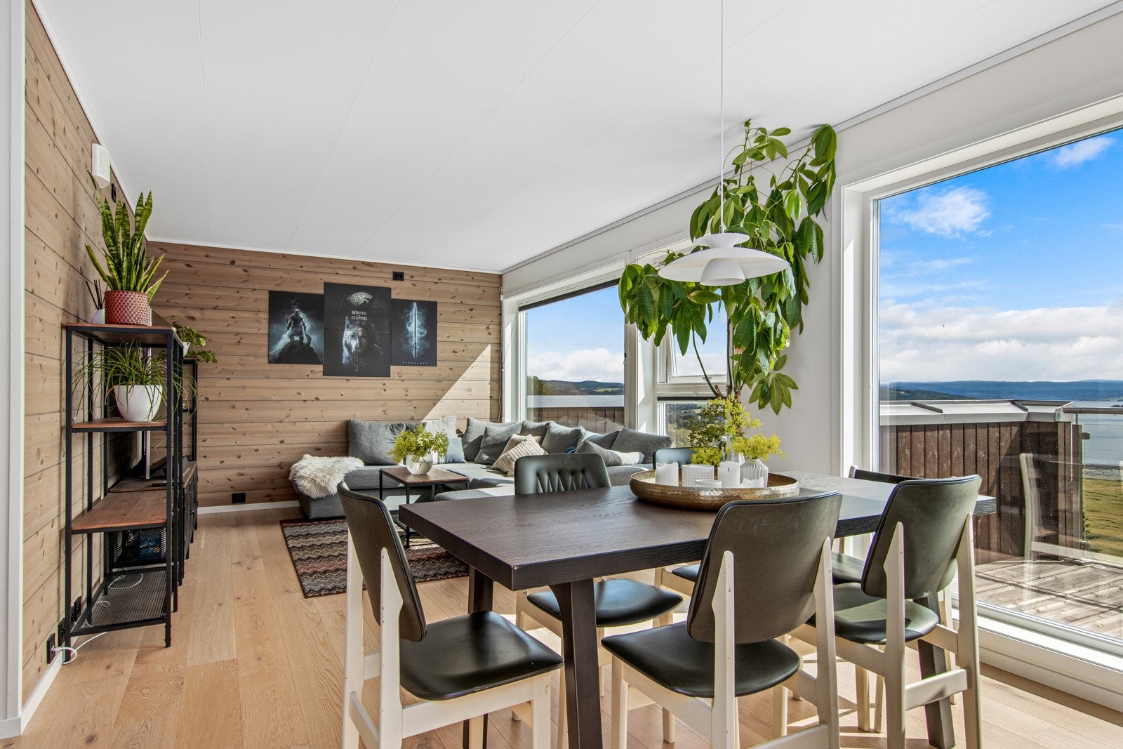 God plass til både sofagruppe og spisebord. Galleribilde