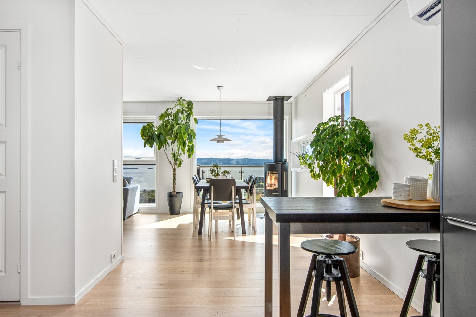 Boligen har planløsning over 2 plan. Galleribilde