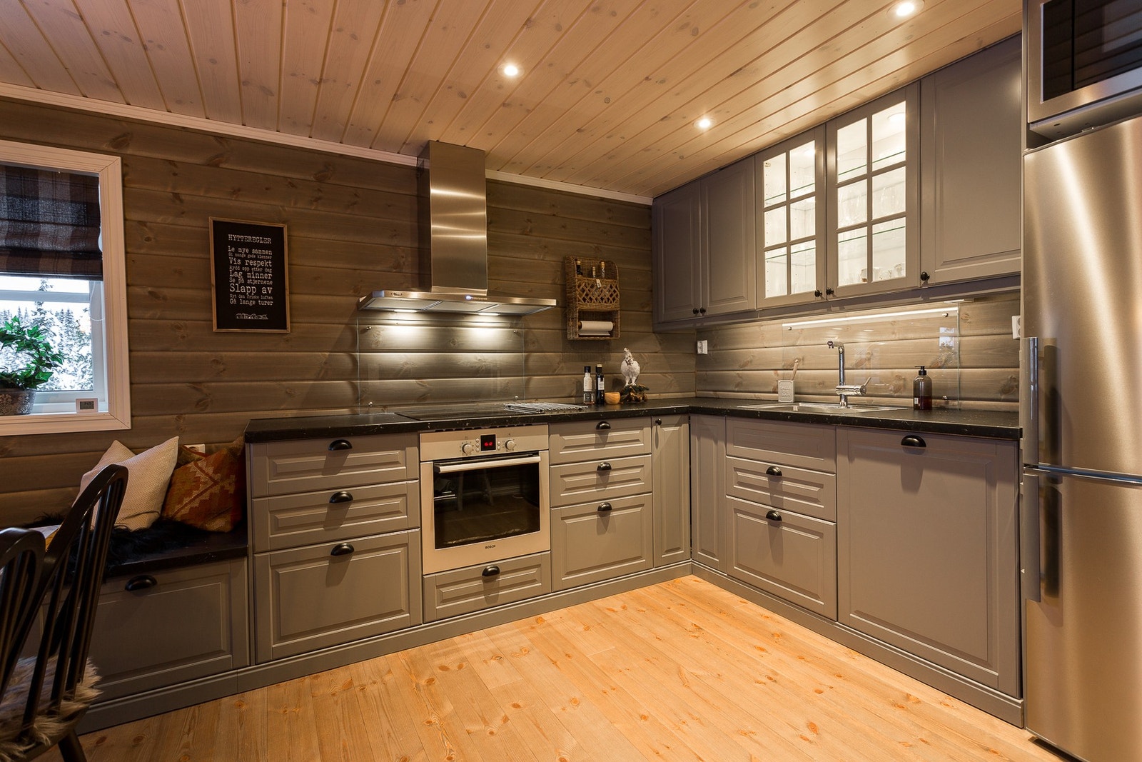 Kjøkken i en oppsatt hytte Galleribilde