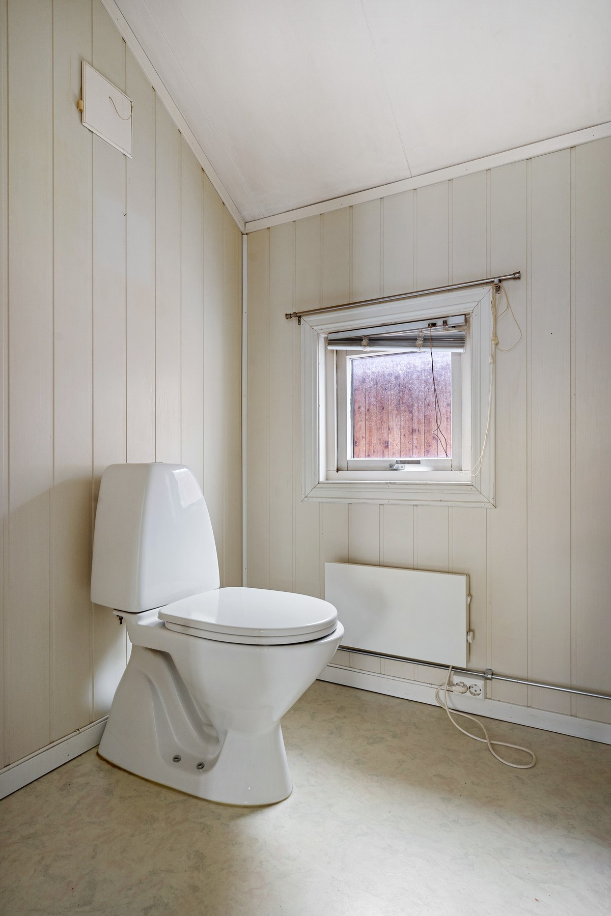 På badet er det varme i gulv.