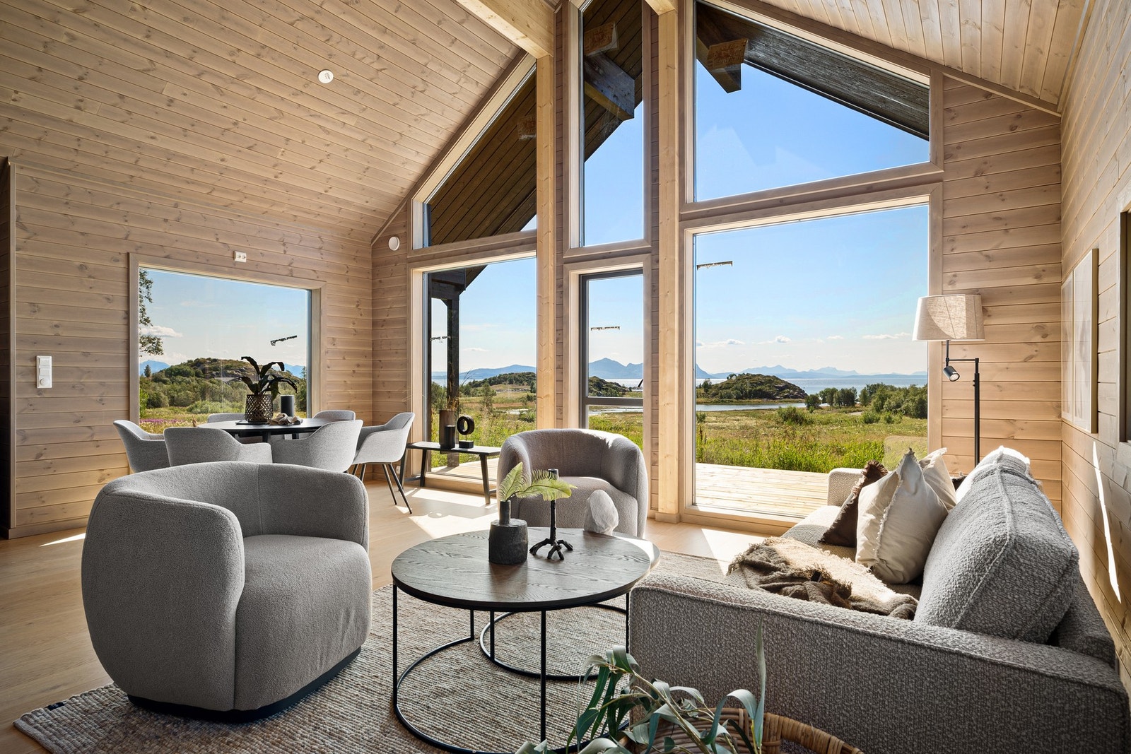 EiendomsMegler1 v/Christer Aabø har gleden av å ønske velkommen til Silvika 2!
Foto: EFKT Galleribilde