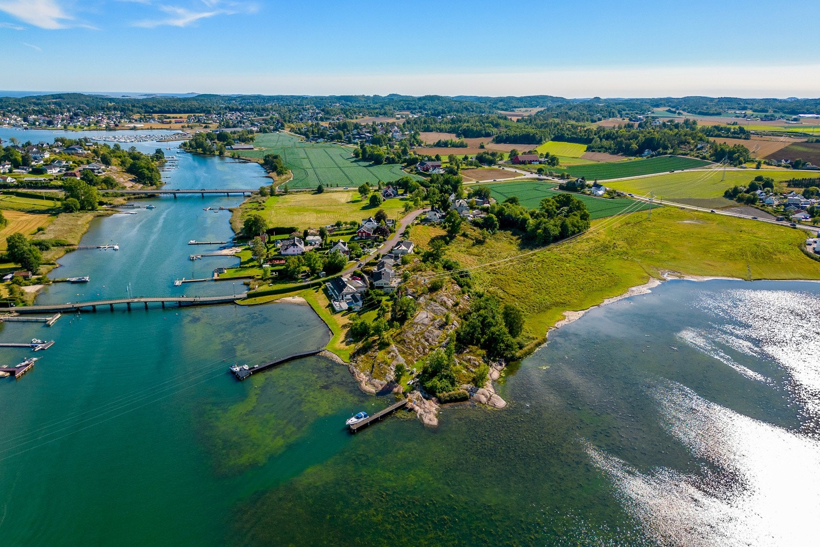 Rett ved ligger vakre Ekenessundet, og med grense til sjøen er det enkelt å se for seg ekte sommeridyll. Galleribilde