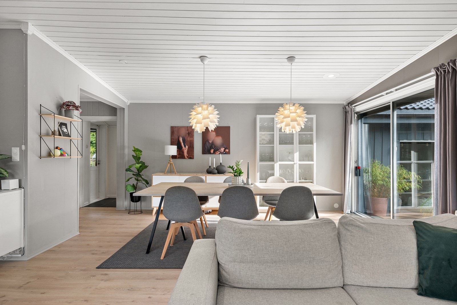 Spisestue ut fra kjøkken Galleribilde