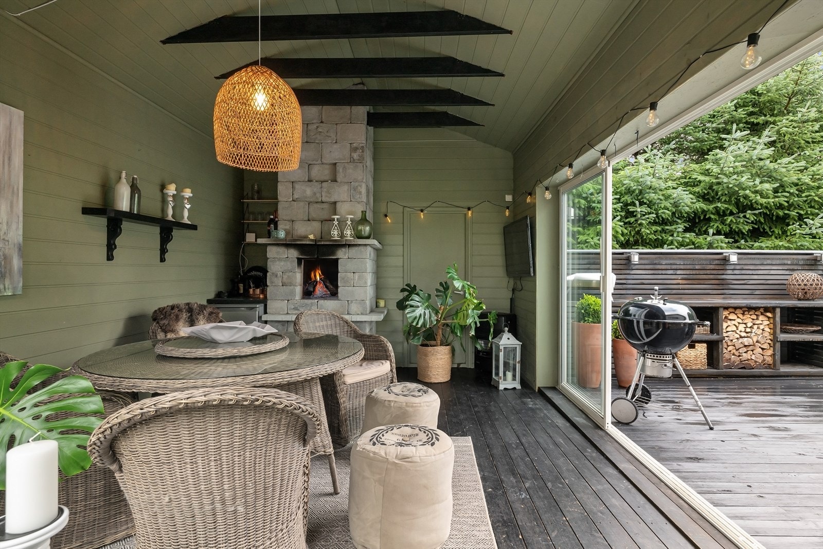 Herlig atmosfære i hagestua Galleribilde