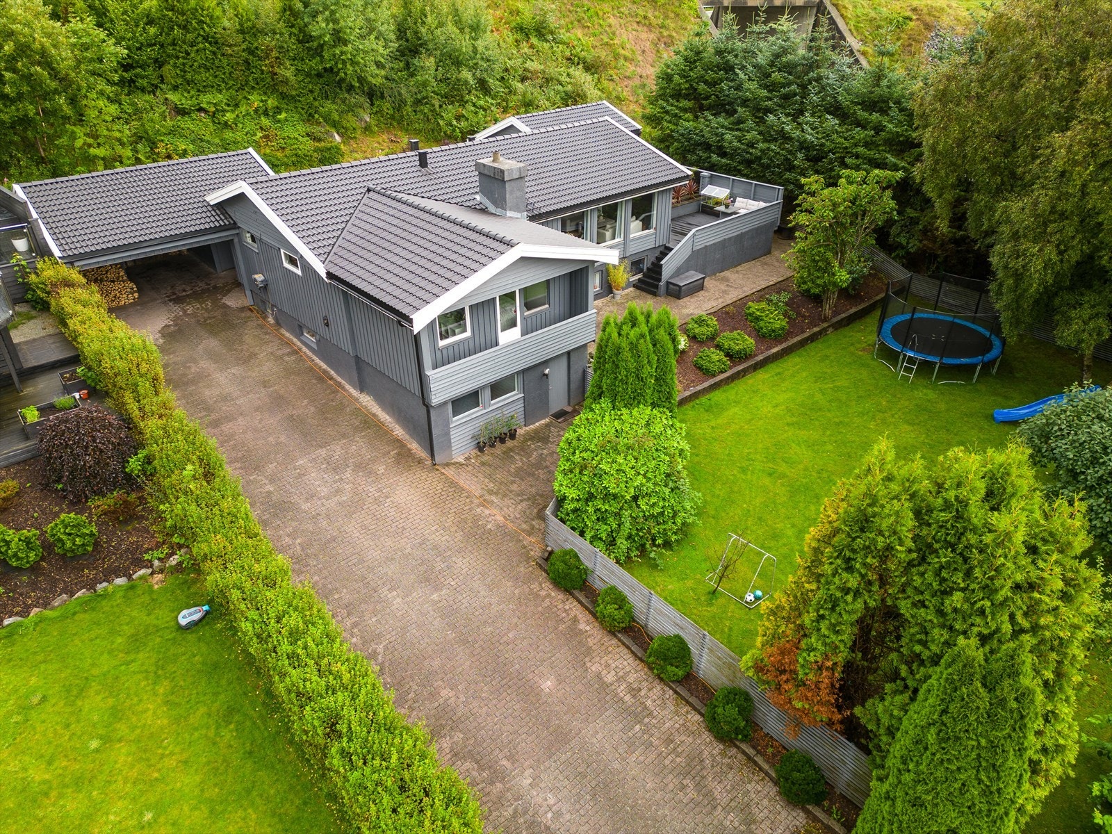 EiendomsMegler1 v/Torill Kalsaas presenterer Storeholen 1 Galleribilde